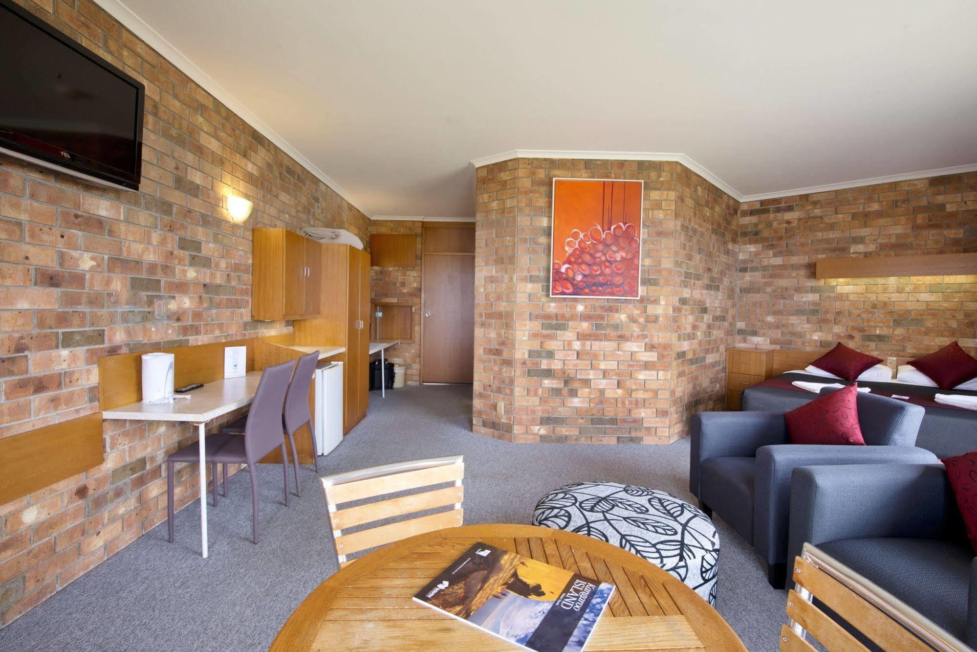 Kangaroo Island Seaside Inn Кингскот Экстерьер фото