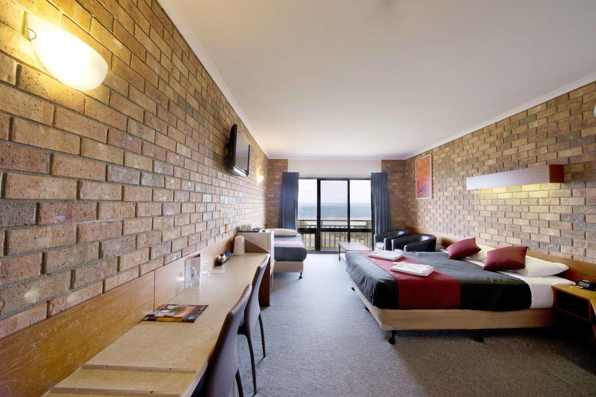 Kangaroo Island Seaside Inn Кингскот Экстерьер фото